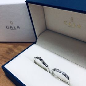 【GALA JEWELRY(ガラジュエリー)の口コミ】 結婚指輪を購入しました。素材はどちらもPt950でレディースリングは元々の…