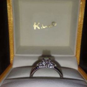 【ケイウノ ブライダル(K.UNO BRIDAL)の口コミ】 リングが太すぎないもので、女性らしさのある可愛らしいデザインだったこ…