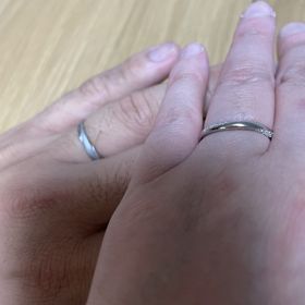 【4℃ BRIDAL(ヨンドシーブライダル)の口コミ】 普段自然に身につけられる結婚指輪を探しておりました。
来店して要望を伝…