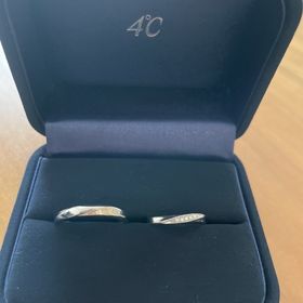 【4℃ BRIDAL(ヨンドシーブライダル)の口コミ】 指輪の決めては、まずプラチナがいいとの事でした。
また、デザインもシン…