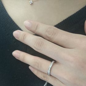【STAR JEWELRY(スタージュエリー)の口コミ】 当初はシンプルなデザインで探していましたが、参考にハーフエタニティを…
