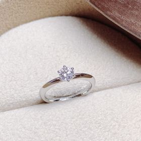 【COLANY(コラニー)の口コミ】 うねりのあるデザインが気になっていましたが、結婚指輪の方をストレート…