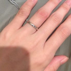 【ヴァン クリーフ＆アーペル(Van Cleef & Arpels)の口コミ】 シンプルで洗練された指輪です。
シンプルすぎるかな？と心配していました…