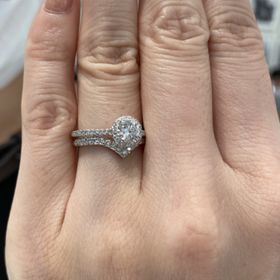 【ティファニー(Tiffany & Co.)の口コミ】 ティファニーの指輪は、他のブランドと比べてより白い印象を受けました。…