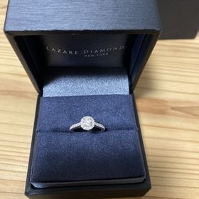 【ラザール ダイヤモンド(LAZARE DIAMOND)の口コミ】 ダイヤモンドがとてもキラキラして綺麗でした。指輪のリングにも小さなダ…