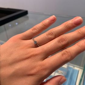 【BIJOUPIKO(ビジュピコ)の口コミ】 細いリングに華奢なダイヤがついているデザインが気に入りました。付け心…