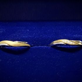 【銀座ダイヤモンドシライシの口コミ】 イエローゴールドのリングを探していましたが、プラチナとイエローゴール…