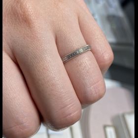 【アイプリモ(I-PRIMO)の口コミ】 1周上下全てにミルが施されたクラシカルなデザインが素敵です。ミルの部分…