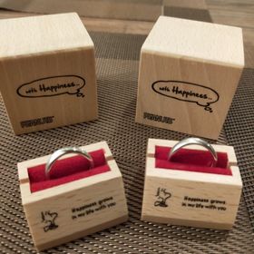 【with Happiness..の口コミ】 二人でたくさんの候補から選んだ指輪です。お互いが好きなスヌーピーとコ…