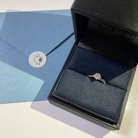 【ラザール ダイヤモンド(LAZARE DIAMOND)の口コミ】 他にはないデザインとダイヤモンドの輝きに魅了されました。虹色の輝きが…