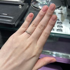 【ラザール ダイヤモンド(LAZARE DIAMOND)の口コミ】 【指輪のデザインについて】
キラキラしたダイヤ付きの指輪がほしかったの…