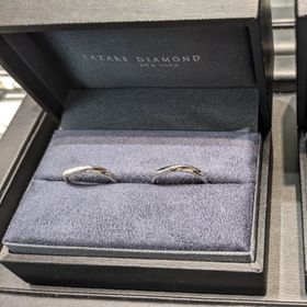【ラザール ダイヤモンド(LAZARE DIAMOND)の口コミ】 婚約指輪もラザールダイヤモンドだったので。希望だったカーブがかかった…