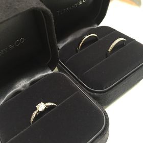【ティファニー(Tiffany & Co.)の口コミ】 婚約指輪のハーモニーに合う、ハーフエタニティリングを探していました。…