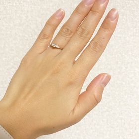 【SIENAROSE(シエナロゼ)の口コミ】 あまり主張の強くない、小ぶりで細身のデザインのものが欲しかったので、…