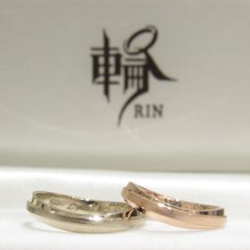 【輪-RIN-の口コミ】 マットな加工がしてあるシンプルなデザインのリングを探していて、ホーム…