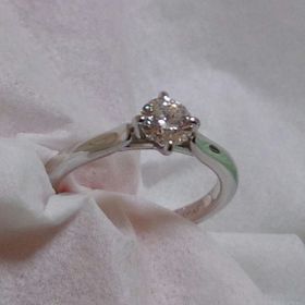 【MIKIMOTO(ミキモト)の口コミ】 何店舗も検討して歩きましたが、海外ブランドはごつい感じでわたしの短い…