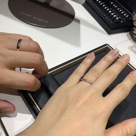 【ラザール ダイヤモンド(LAZARE DIAMOND)の口コミ】 付け心地が良く、新郎・新婦ともに気にいるデザインがあった。シンプルで…