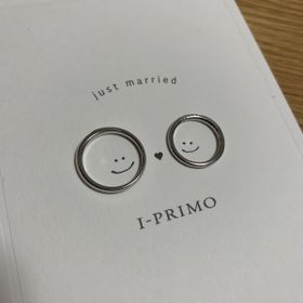 【アイプリモ(I-PRIMO)の口コミ】 女性側はどの角度からも細かいダイヤが輝いて見える点と太すぎないリング…
