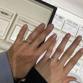 【俄(にわか)の口コミ】 デザイン性の高いブランドであり、細身の指輪にメレダイヤがキラキラと輝…