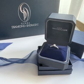 【銀座ダイヤモンドシライシの口コミ】 サイドにもダイアモンドがあり、全面に見えるのは嫌だったので、流れるよ…