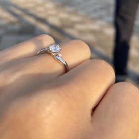 【ANGELRY INOKO(エンジェリーイノコ)】の口コミ 彼がまず初めにダイヤモンドを決めていてくれたので、デザインに悩みました...