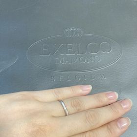 【エクセルコダイヤモンド(EXELCO DIAMOND)の口コミ】 『指輪のデザイン』

デザインはシンプルですが付けた時も指にしっくりき…