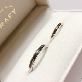 【CRAFY(クラフィ)の口コミ】 2人ともシンプルなデザインが好みなので、二つとも鏡面加工にしました。プ…