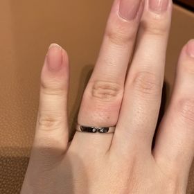【エルメス(HERMES)の口コミ】 指輪のデザインはシンプルなものでした。
シンプルなダイヤが、２つ着いて…