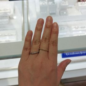 【ヴァンドーム青山(VENDOME AOYAMA)の口コミ】 日常使いしやすそうなストレートで、気分が上がるようメレダイヤの入った…