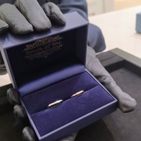 【towa et toi(トワエトワ)の口コミ】 できれば槌目加工で、指が細く長く見えるシンプルな作りのものを探してい…