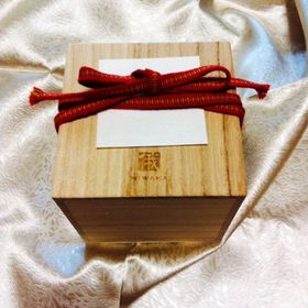 【俄(にわか)の口コミ】 やはり品質の良さとデザインが好みだったこと。
リングの素材や石のクオリ…