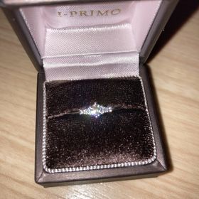 【アイプリモ(I-PRIMO)の口コミ】 デザインと価格で決めました。派手すぎないデザインですが、リング周りに…