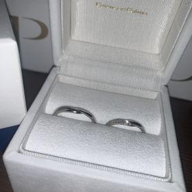 【Galopine & Galopin(ガロピーネガロパン)の口コミ】 指輪は色んな種類がある中私はシンプルよりキラキラしててウェーブが掛か…