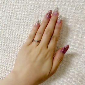 【ラザール ダイヤモンド(LAZARE DIAMOND)の口コミ】 ダイヤモンドが虹色に輝いていて、プラチナの指輪はシンプルなものだった…