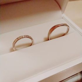 【ギンザタナカブライダル(GINZA TANAKA BRIDAL)の口コミ】 指輪の三面にダイヤが付いているので、どの角度から見てもキラキラ輝いて…