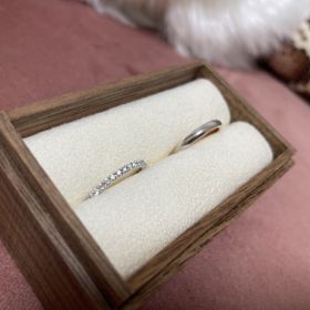 【PORTADA(ポルターダ)の口コミ】 レディースの方はダイヤが入ったものが欲しかったので、
ハーフエタニティ…