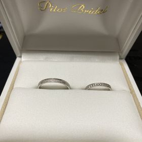 【PILOT BRIDAL(パイロットブライダル)の口コミ】 鍛造とマット感が気に入って決めました。女性の方はダイヤも含まれている…