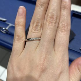 【銀座ダイヤモンドシライシの口コミ】 一番自分の手にちょうど良い指輪の太さで、キラキラしてて流れるようなデ…