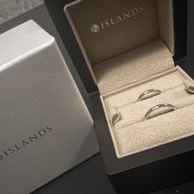 【ISLANDS(アイランズ)の口コミ】 シリーズ名:barrel2.0mm
素材感:pt950
模様がシンプルでとても気に入りま…
