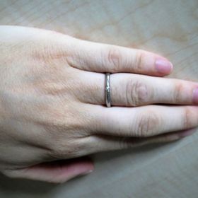 【アイプリモ(I-PRIMO)の口コミ】 職場では、あまり派手なデザインの指輪はつけたくなかったので、シンプル…