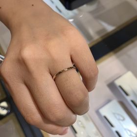 【SIENAROSE(シエナロゼ)の口コミ】 この写真だと分かりにくいですが、小さなダイヤが埋め込まれていてとても…