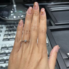 【ラザール ダイヤモンド(LAZARE DIAMOND)の口コミ】 爪が4本のデザインが良いのとストレートタイプで華奢過ぎないものを探して…