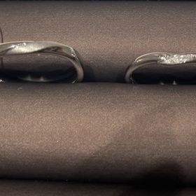 【アイプリモ(I-PRIMO)の口コミ】 婚約指輪は違うお店で購入しました。その婚約指輪のセットリングは、彼女…