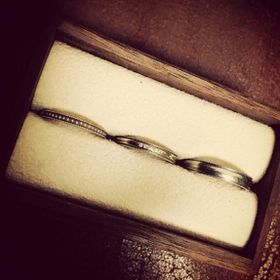 【ENUOVE(イノーヴェ)の口コミ】 ミル打ちのもので、肉厚な主人の手にも馴染むもの。全くのお揃いでは無く…