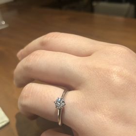 【エクセルコダイヤモンド(EXELCO DIAMOND)の口コミ】 婚約指輪はストレートで一粒ダイヤモンドという希望のもと、調べていくと…