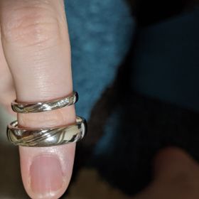 【ringram(リングラム)の口コミ】 自分達で考えたデザイン、また夫婦でペアのデザインが良かったこと、新郎…