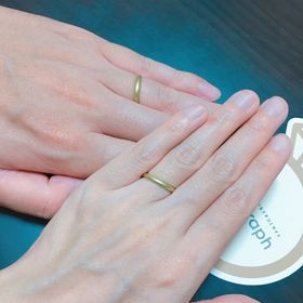 【4℃ BRIDAL(ヨンドシーブライダル)の口コミ】 ﾀﾞｲﾔなどはなくｼﾝﾌﾟﾙなものを希望していて且つﾃｸｽﾁｬｰを自分達で決められま…