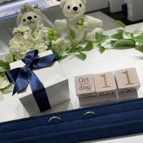 【4℃ BRIDAL(ヨンドシーブライダル)の口コミ】 この指輪を決めるまでに半年ほどかかり、20店舗以上周りました。
価格、サ…