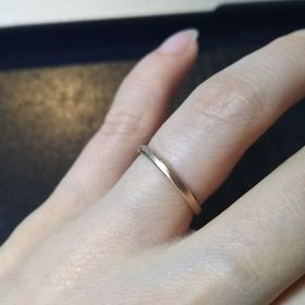 【アイプリモ(I-PRIMO)の口コミ】 細身のリングを探していて、アイプリモのシェヴンが細身だったことと、彼…