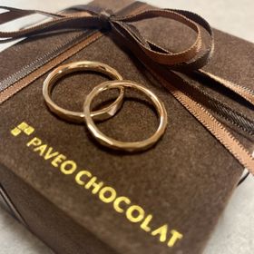 【PAVEO CHOCOLAT(パヴェオショコラ)の口コミ】 デザインは、職人が金槌で叩いたような凸凹したデザインでアウトドアが趣…